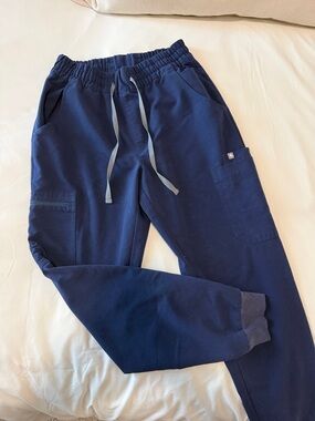 figs jogger scrub bottom